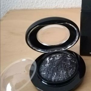 BNIB MAC Cosmetics Mineralized eyeshadow in Cinderfella